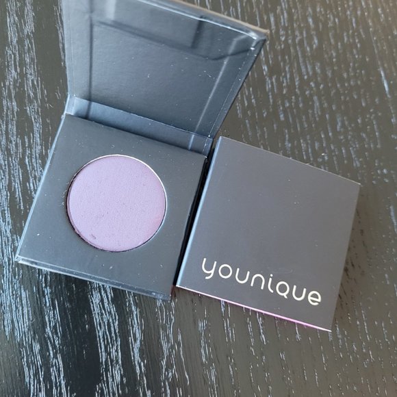 Younique Pressed Shadow with Single Compact - Devoted - Picture 2 of 3